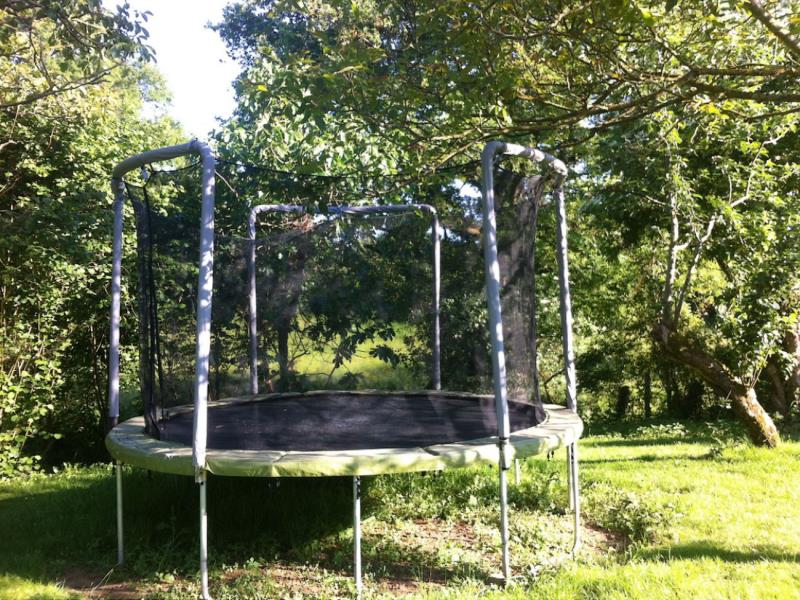 moutiers-sous-argenton-gite-domaine-angelou-trampoline
