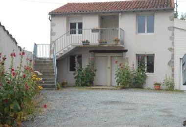 rorthais-hotel-chez-seb-et-claire-facade1