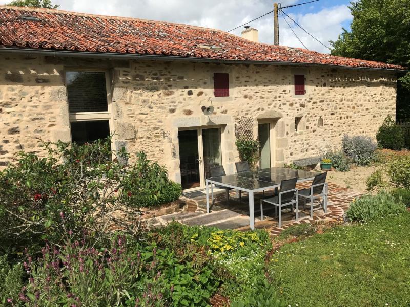 st-jouin-de-milly-gite-la-falourdiere-14pers-exterieur1