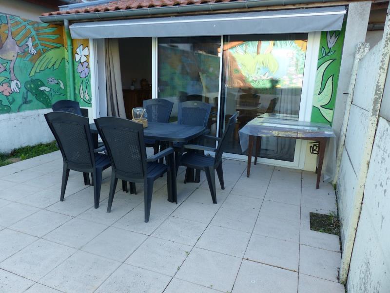 st-pierre-des-echaubrognes-gite-la-gabelle-saint-hilaire-terrasse-1-1300