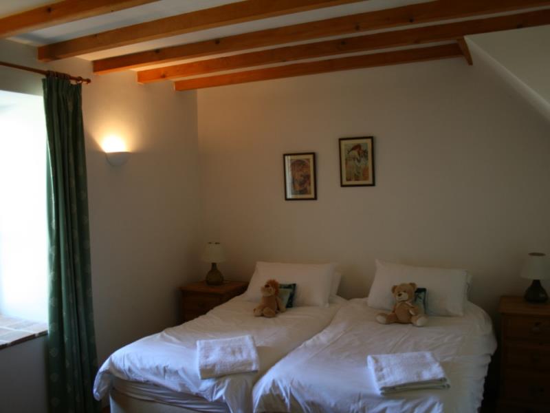 Chambre 2 (RDC) - un grand lit ou deux lits jumeaux